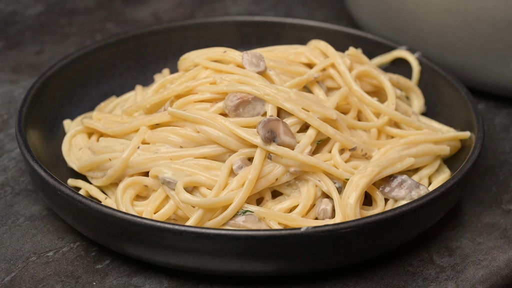 Vegetarian carbonara made rich with creamy mushrooms