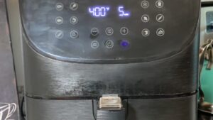 An Air Fryer Set to 400°f for 5 Minutes, Displayed on Its Control Panel