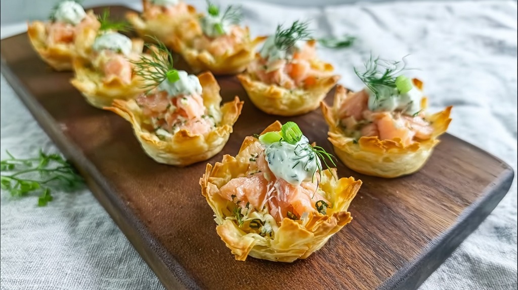 Crispy phyllo tartlets filled with salmon and leek cream